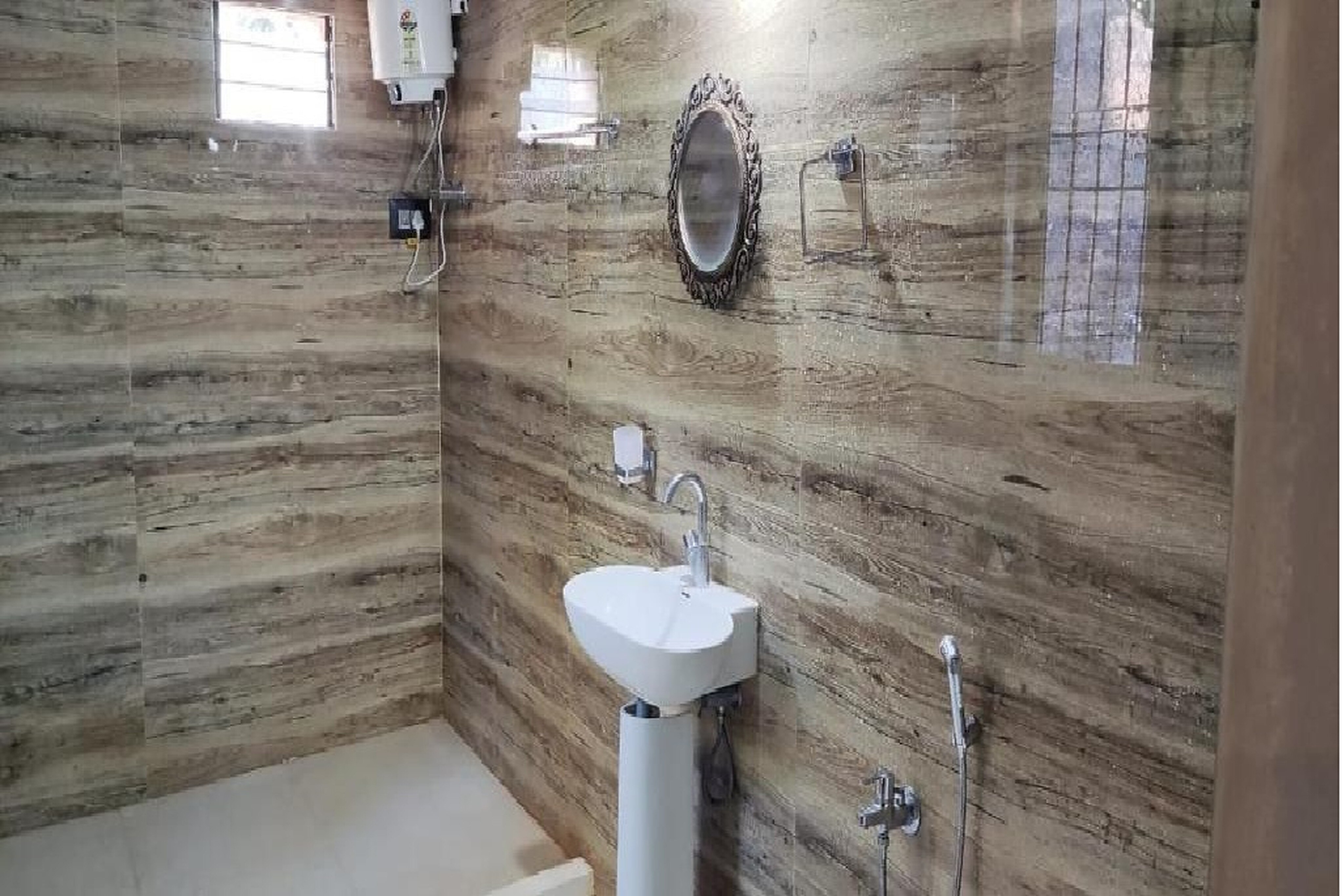 Charan Homestay - Tap to explore photos