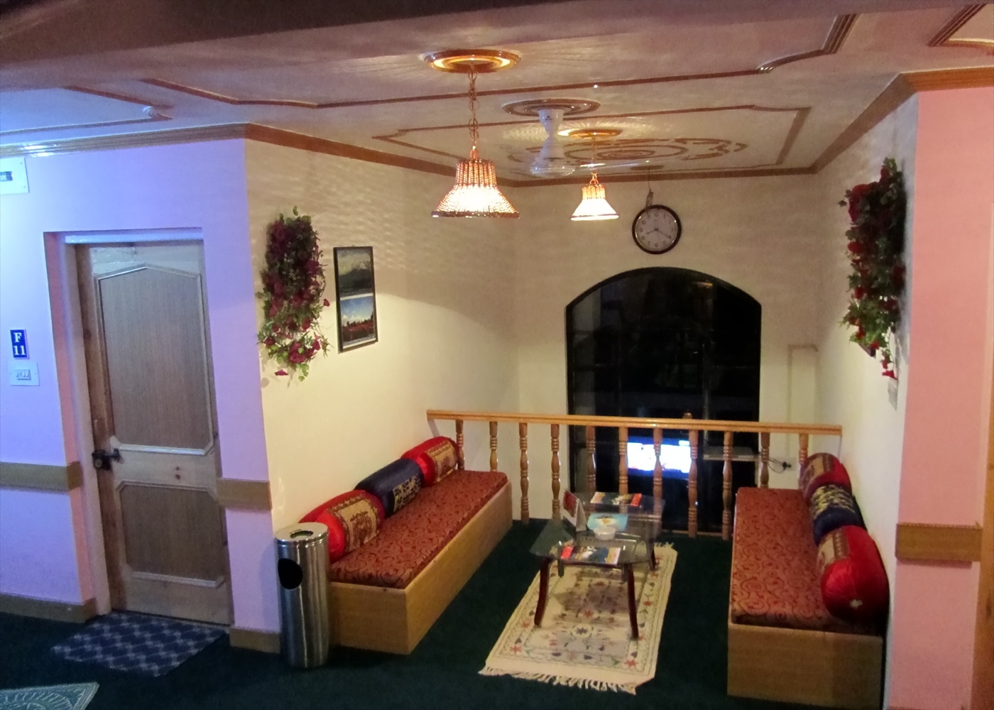 Royal Star Inn  - Tap to explore photos