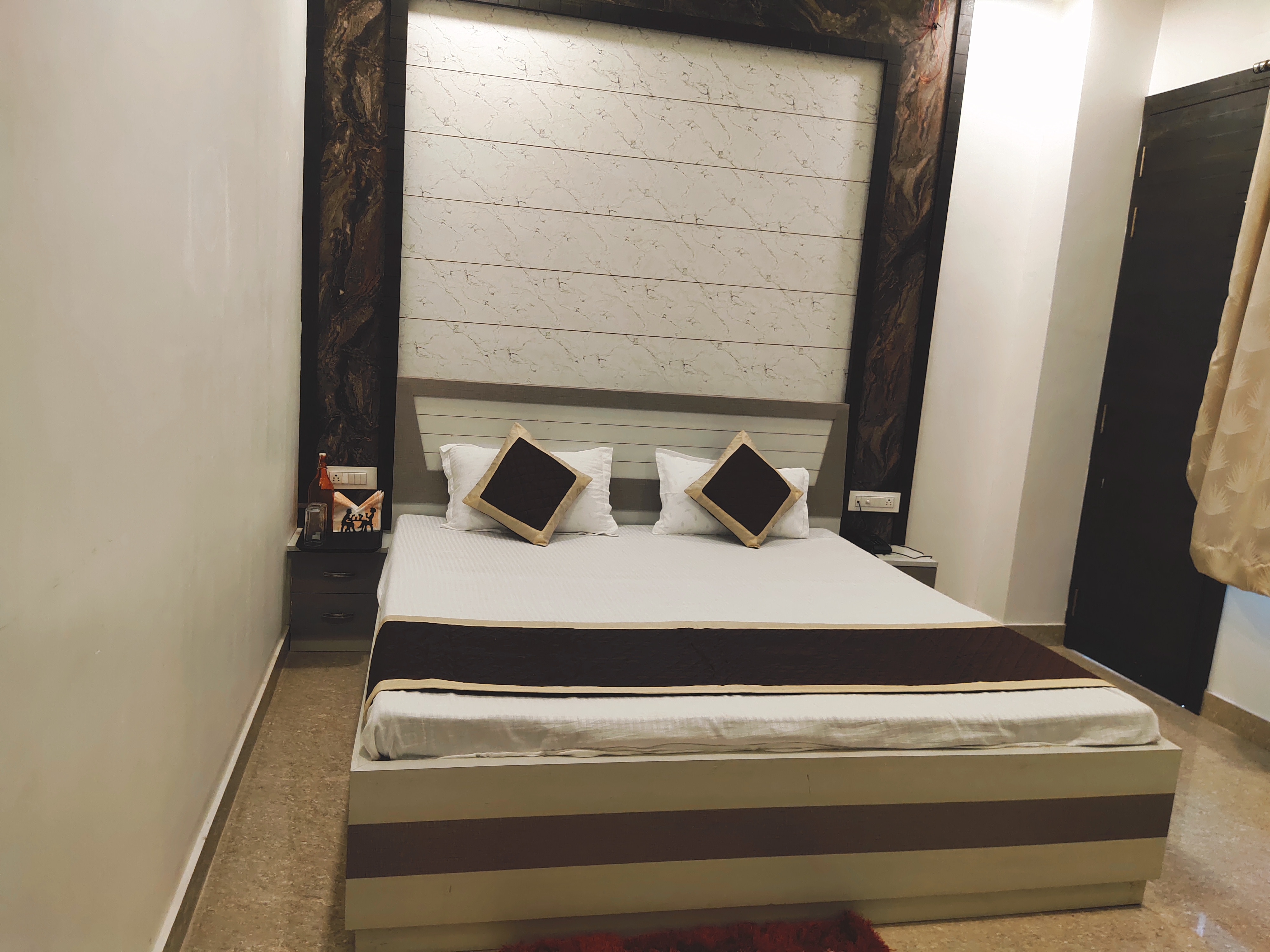 Hotel The Shree Jee Palace - Tap to explore photos
