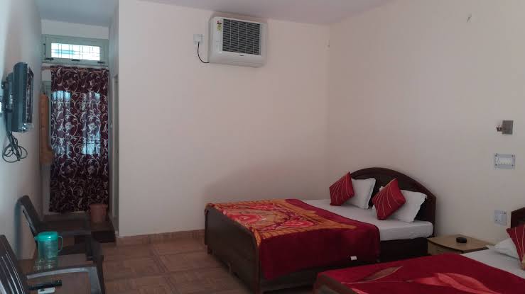 HOTEL MANSAROVAR - Tap to explore photos