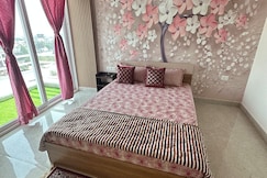 Taj Nidhi Luxury, Agra