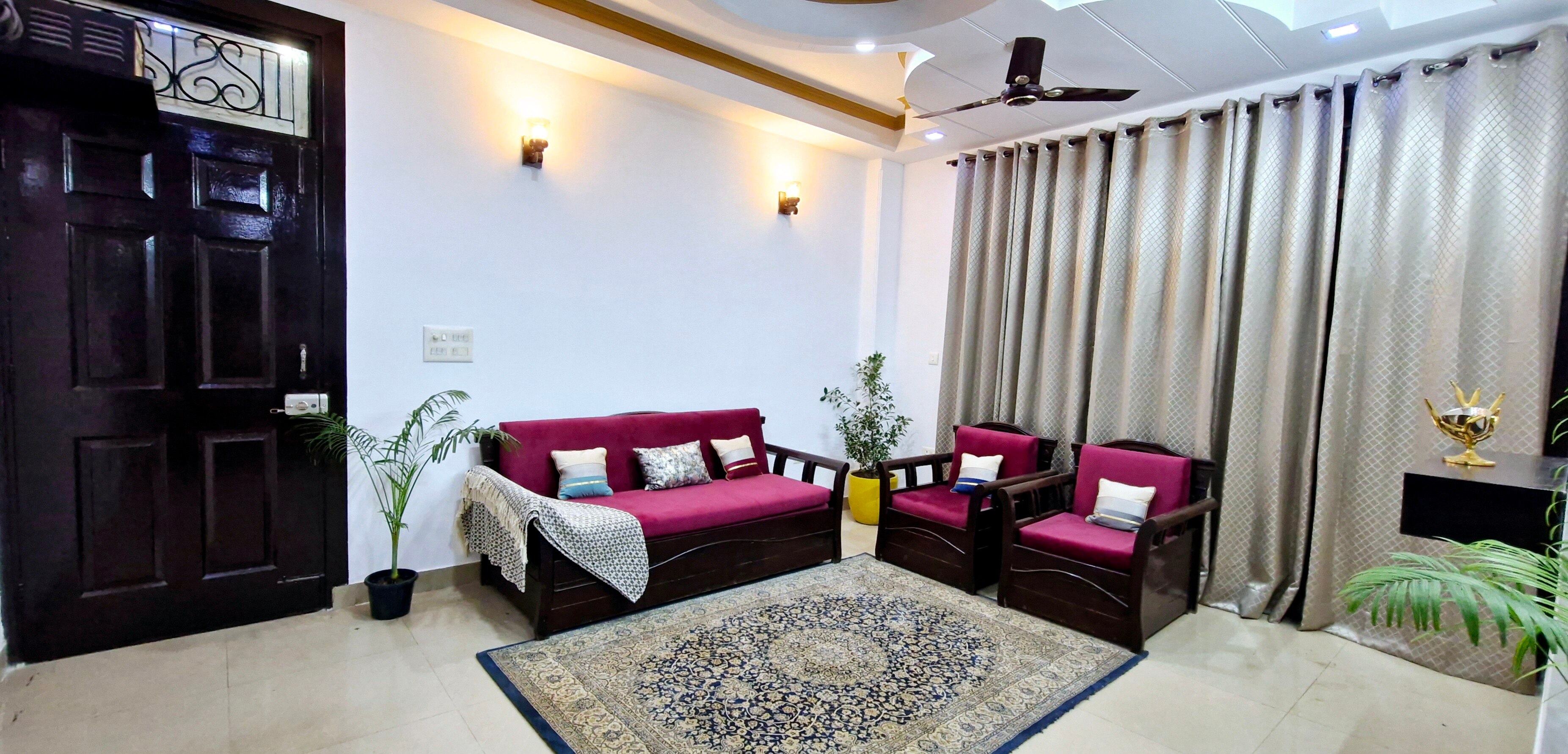 Homlee 4BHK Large Apt Near Vaishali Metro - Tap to explore photos