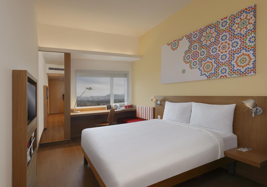 Standard Queen Room 1