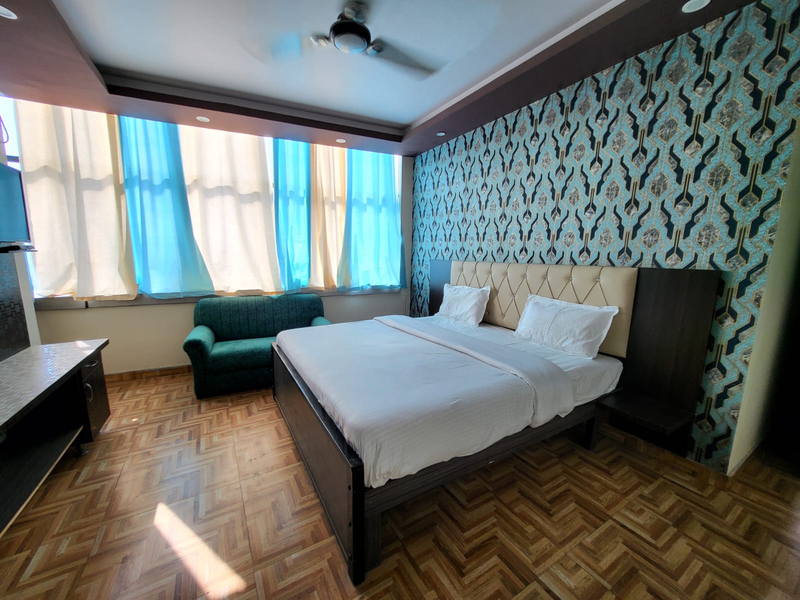 Hotel Rao Estate and Restaurant - Tap to explore photos