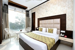 Hotel The Yellow Near PEC, PGI, PU Chandigarh, Kharar