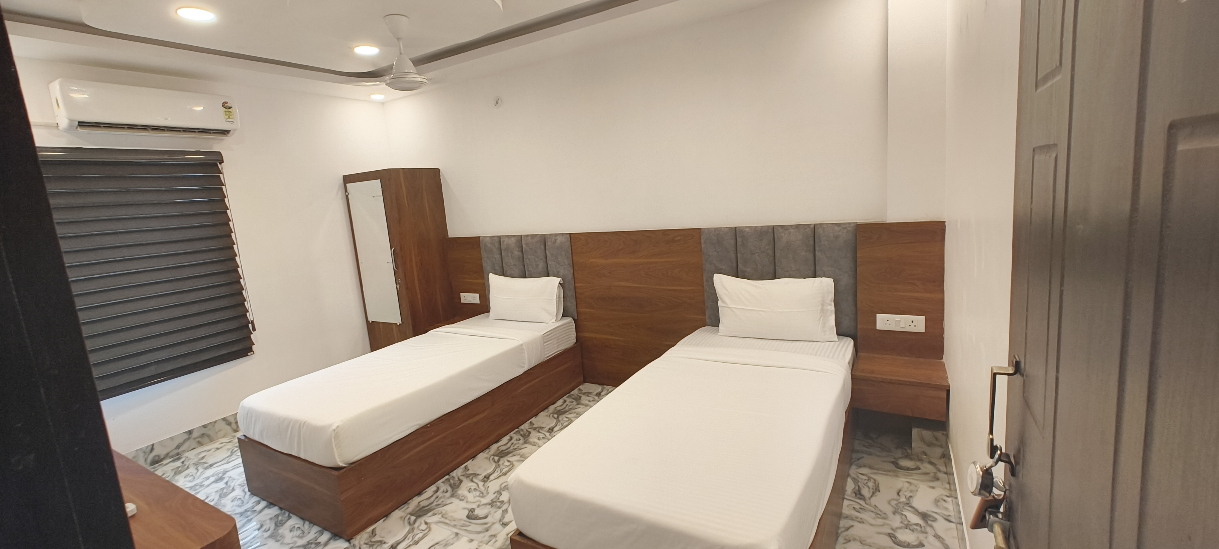 Hotel Rama Sentral Inn - Tap to explore photos