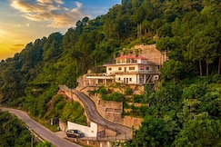 Villa Woodside Meadows by VEO - Part of StayVista, Krishangarh