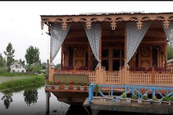 Sultan Palace Houseboat, Srinagar
