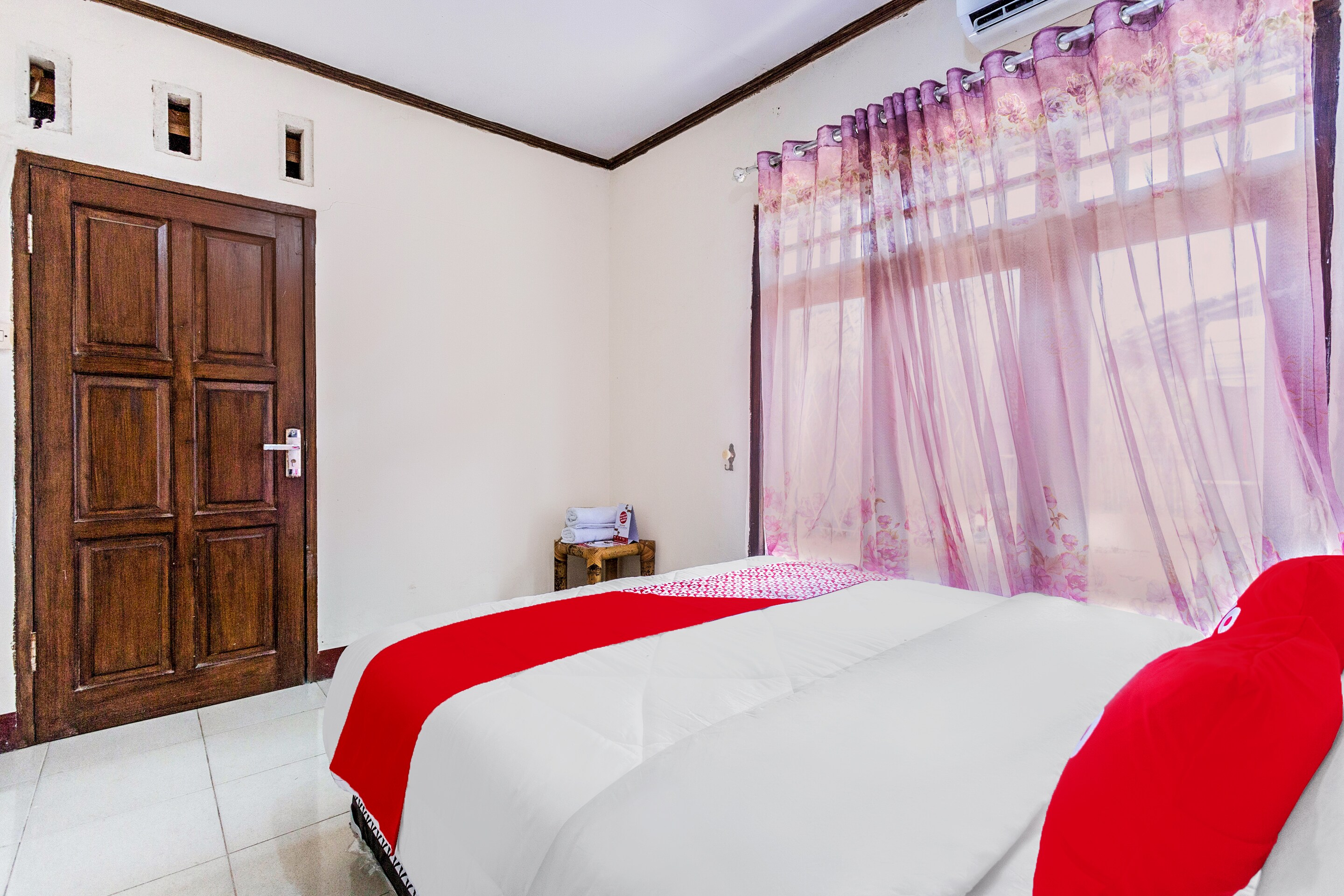 OYO 1837 Telone Bungalow - Tap to explore photos
