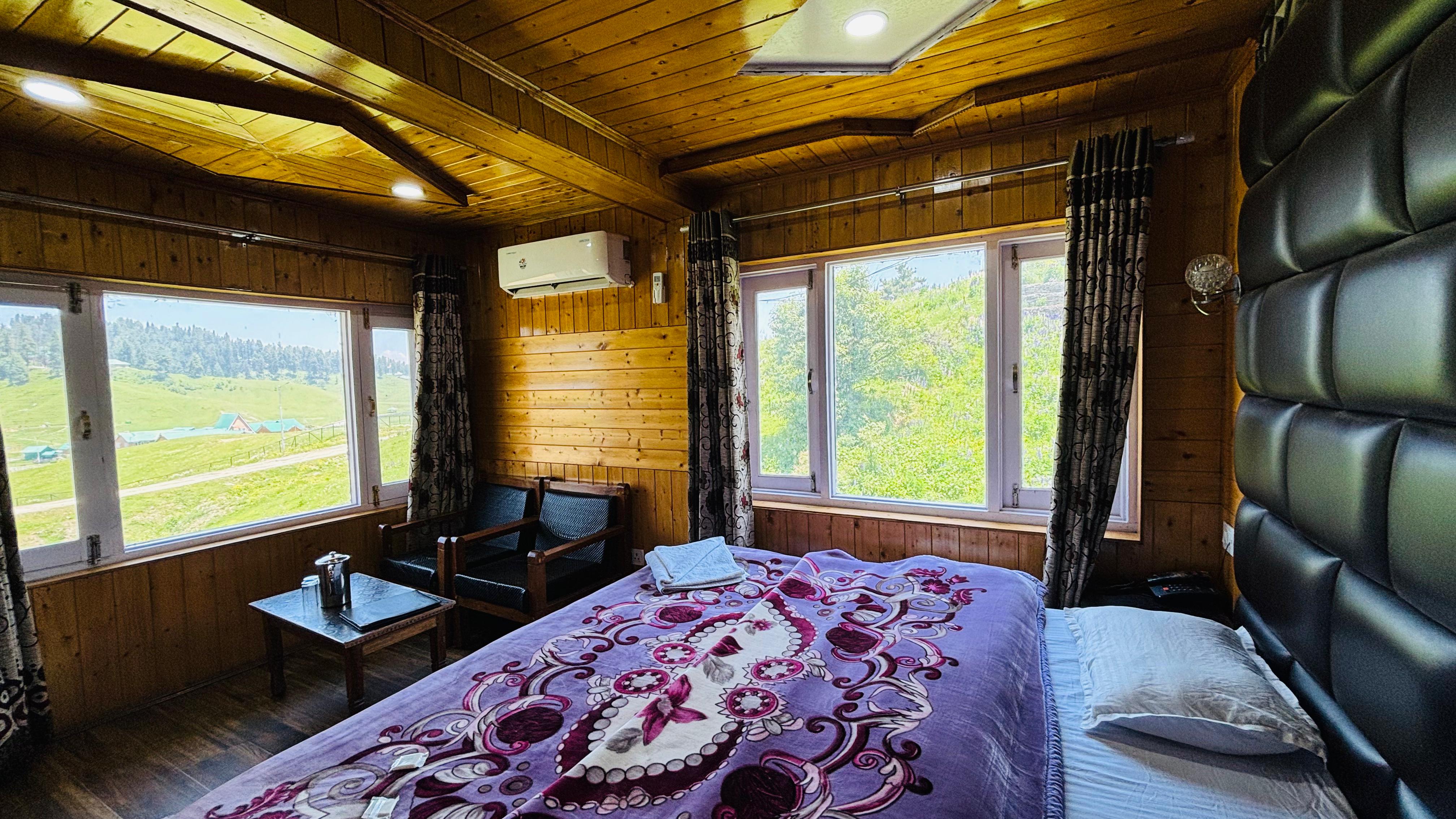 Hotel Green Park Gulmarg - Tap to explore photos