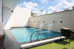 Hotel Elinor- 800 MTR away From Taj mahal, Agra