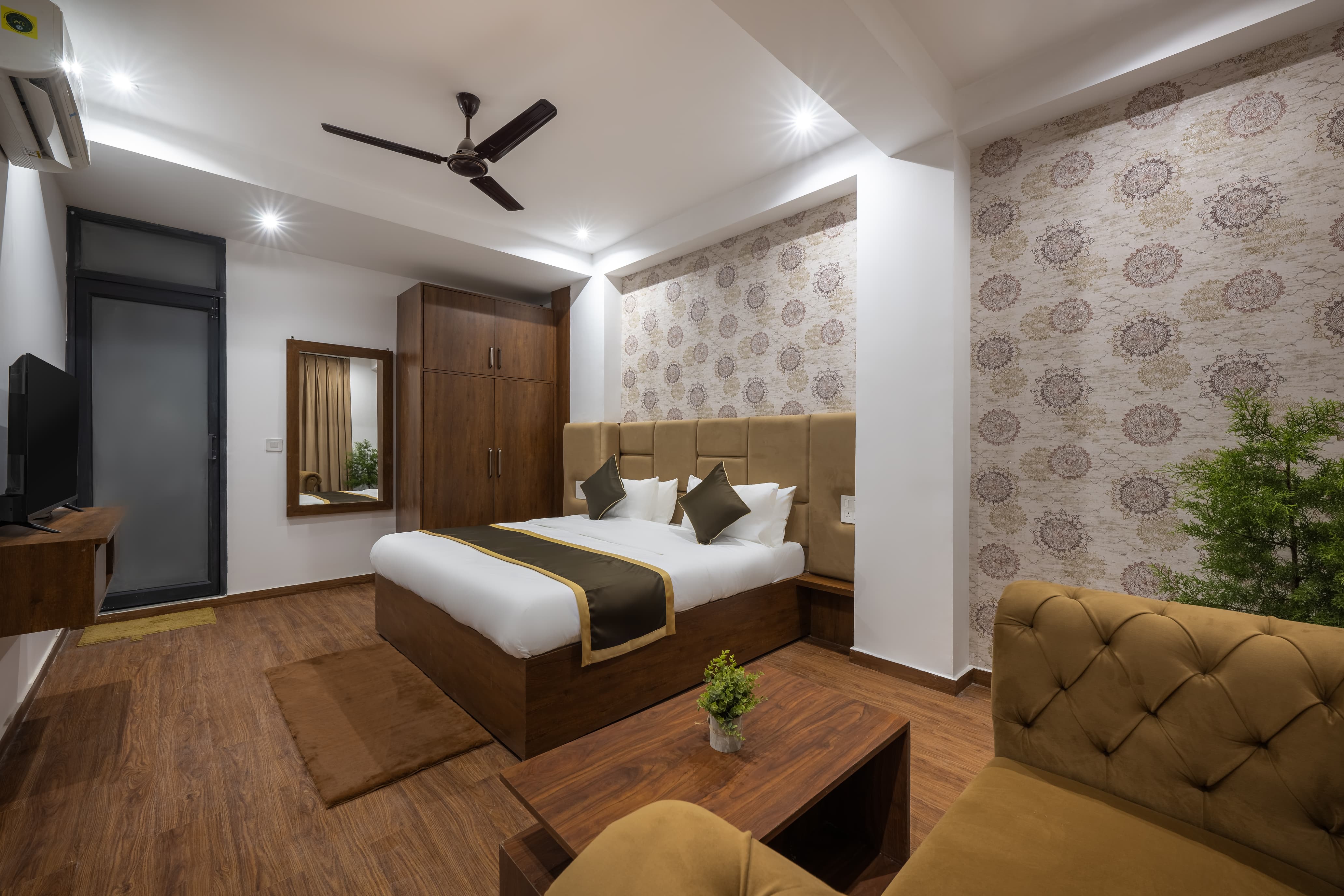 Kasauli Skyline I 2 BHK With Jacuzzi - Tap to explore photos