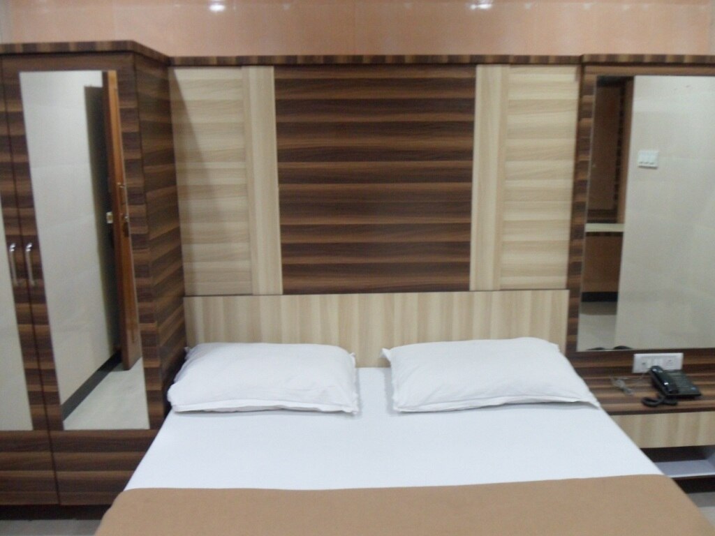 Hotel Parth 5