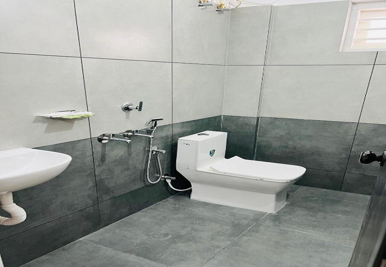 Fully Furnished 2 BHK near Tripriyar Temple - Beevees Homes Thriprayar - Tap to explore photos