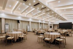 Dancenter In Angeles Pampanga Near Clark International Airport Formerly Boss Hotel, Mabalacat