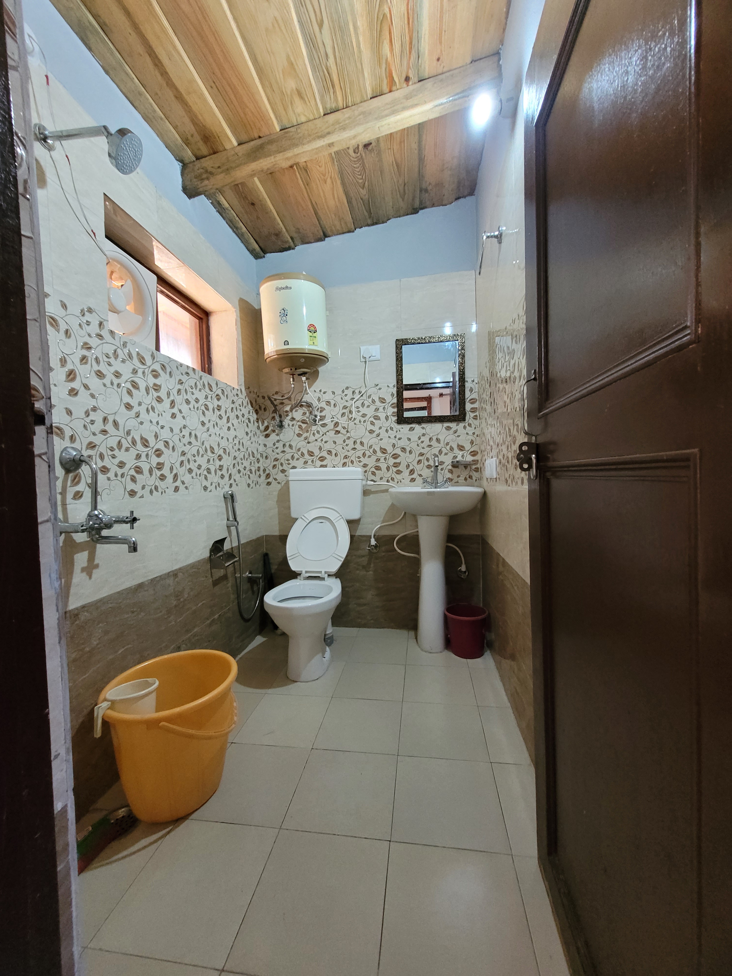 Snow View Homestay - Tap to explore photos