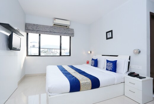 Super Townhouse Malabar Illam
