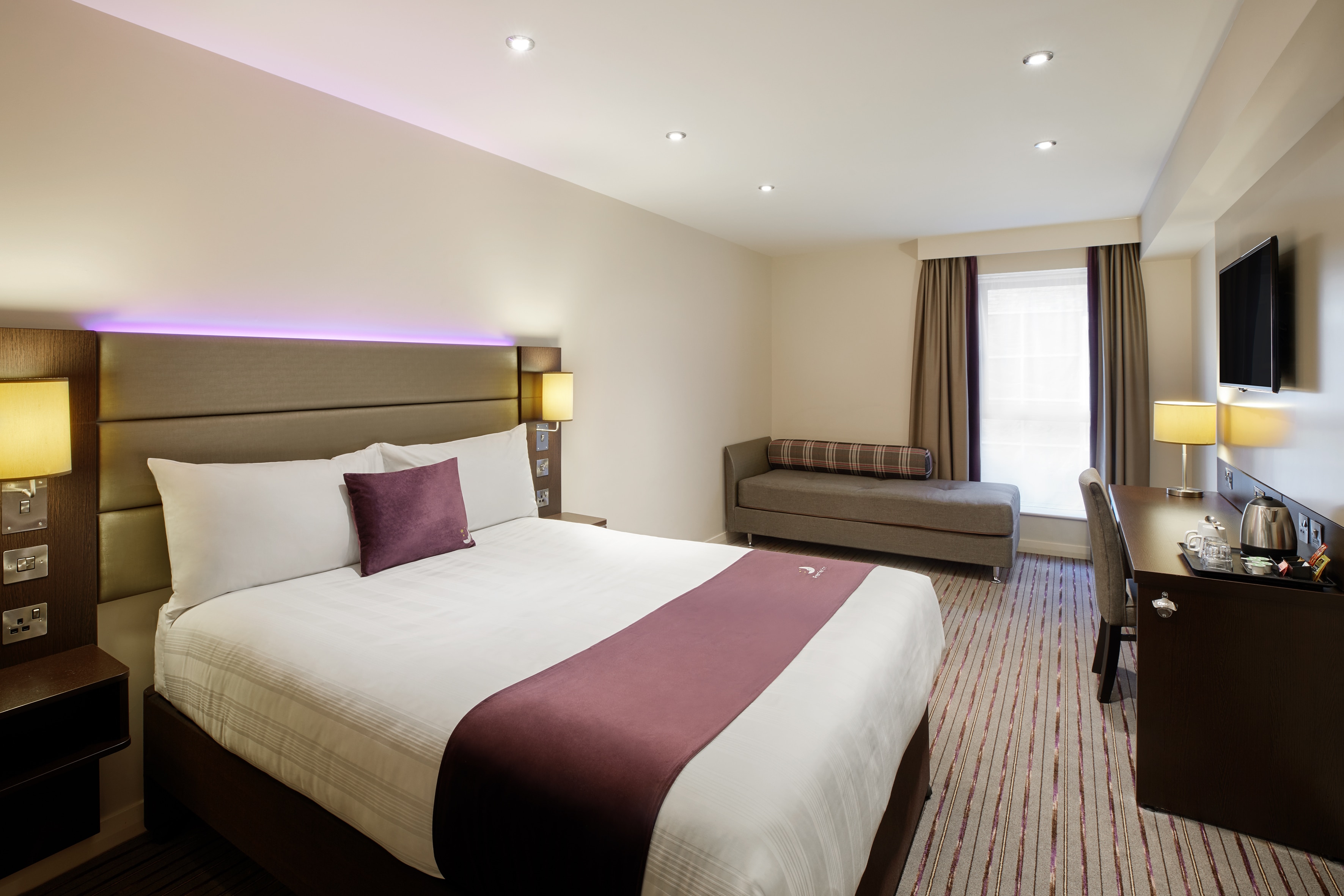 Premier Inn London Kensington (Olympia) - Tap to explore photos