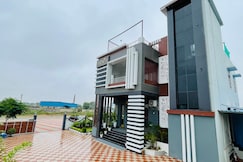 Ten 11 hotel and restaurant, Chirawa