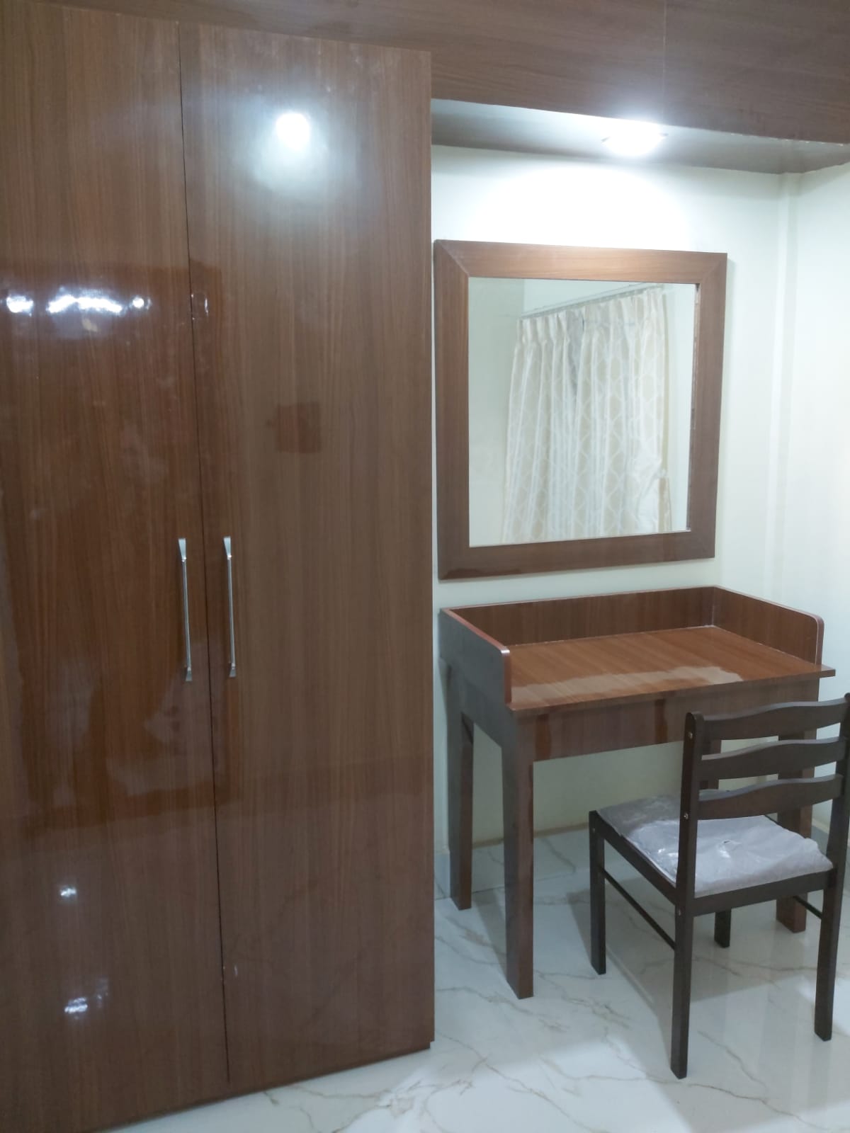 New Hindusthan Hotel - Tap to explore photos