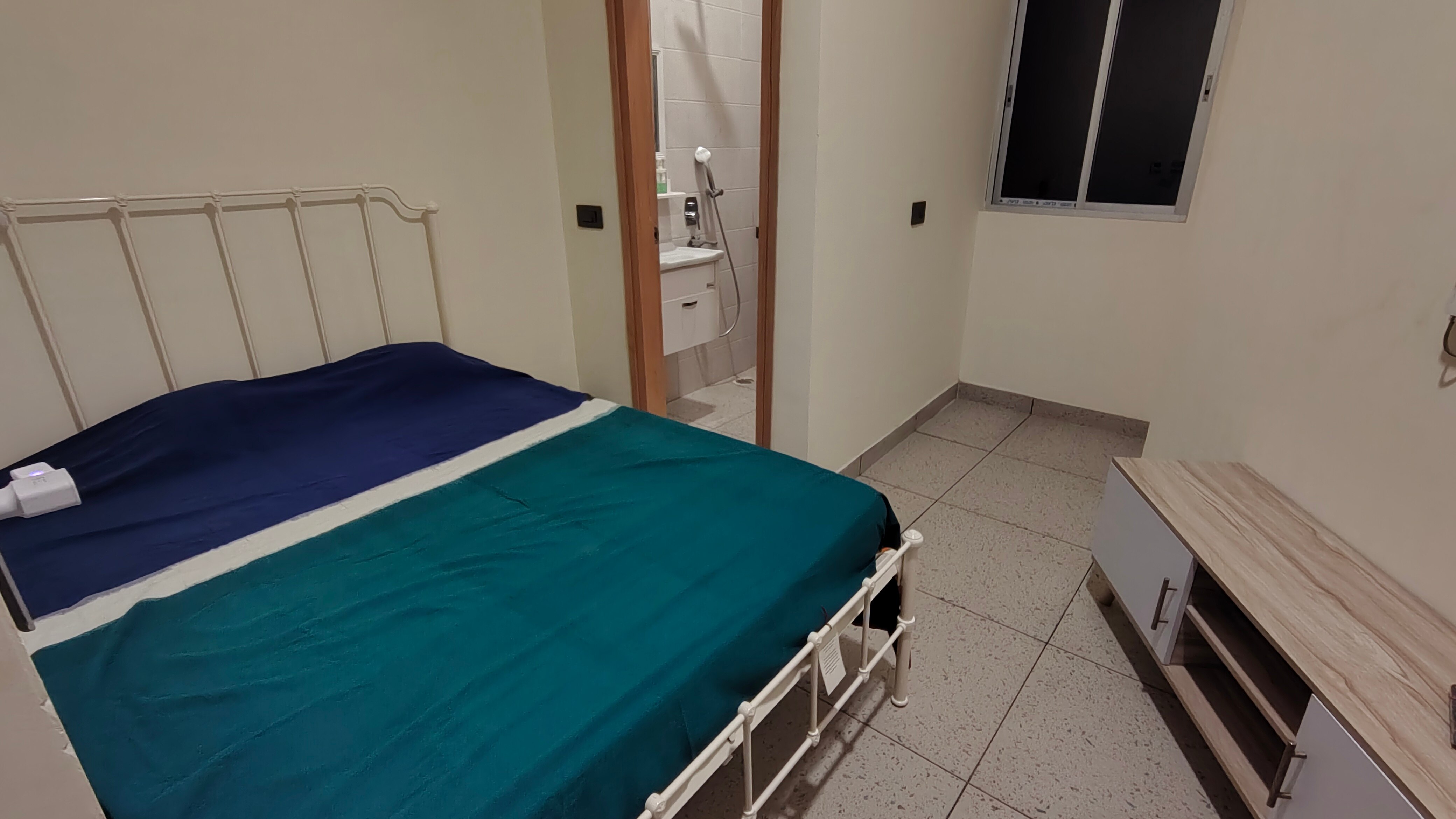 nicely arranged cozy room - Tap to explore photos