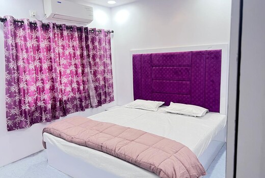 Cozy Room in Prominent Area - 3