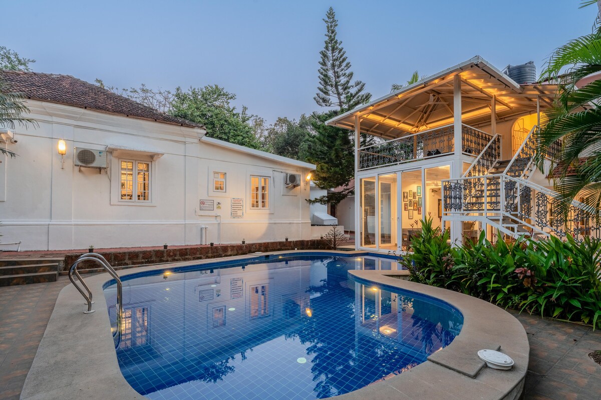 Hireavilla | Villa Phoenix - 5BHK with Pool Table, Pool & Badminton Court - Tap to explore photos