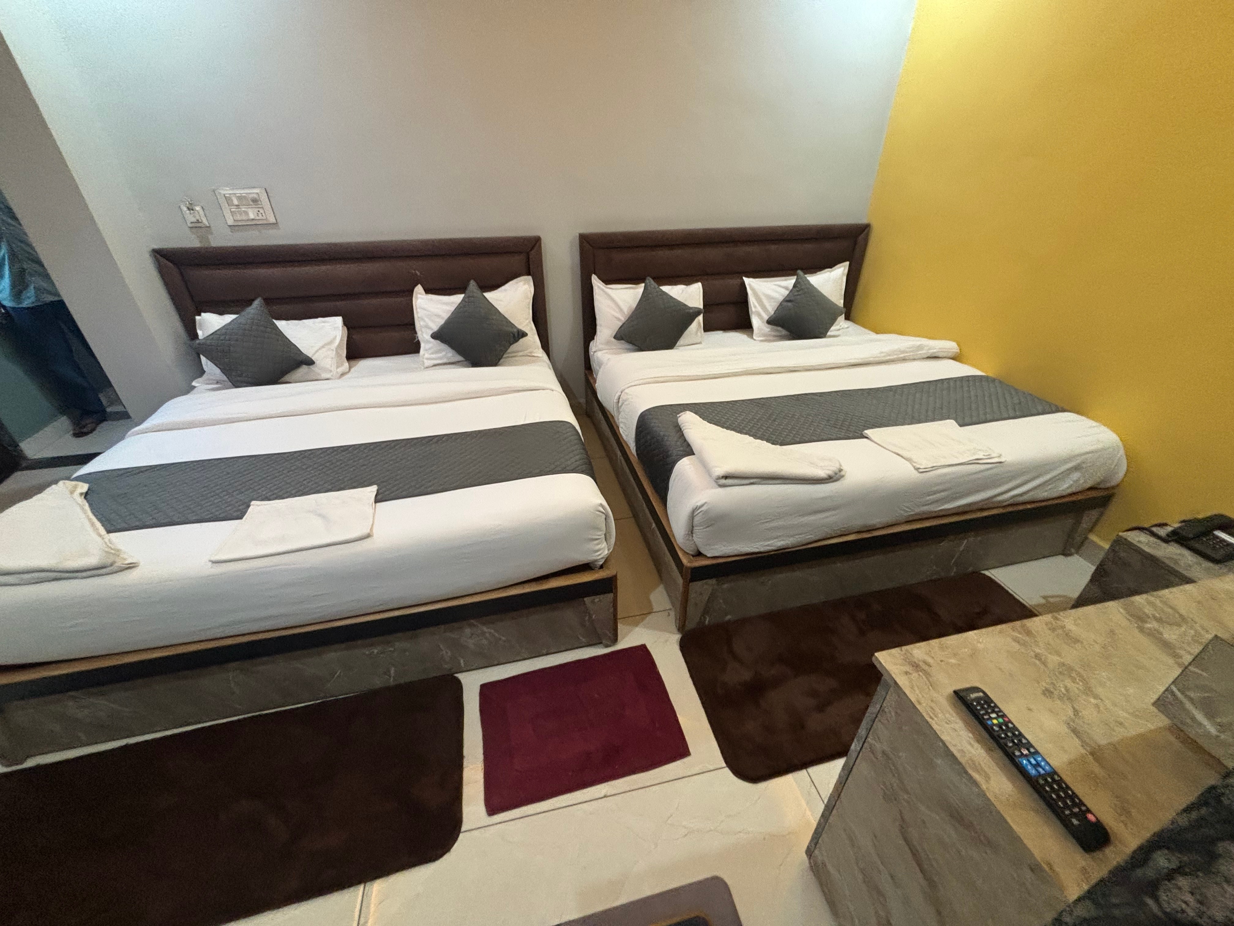 HOTEL JAWAHAR JI PANDYA & RESTAURANT - Tap to explore photos