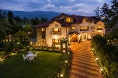 Hotel Alhamra Retreat- Nearby Shalimar Mughal Garden, Srinagar