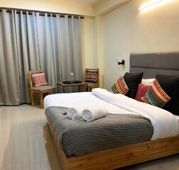 King Room With River and Mountain View
