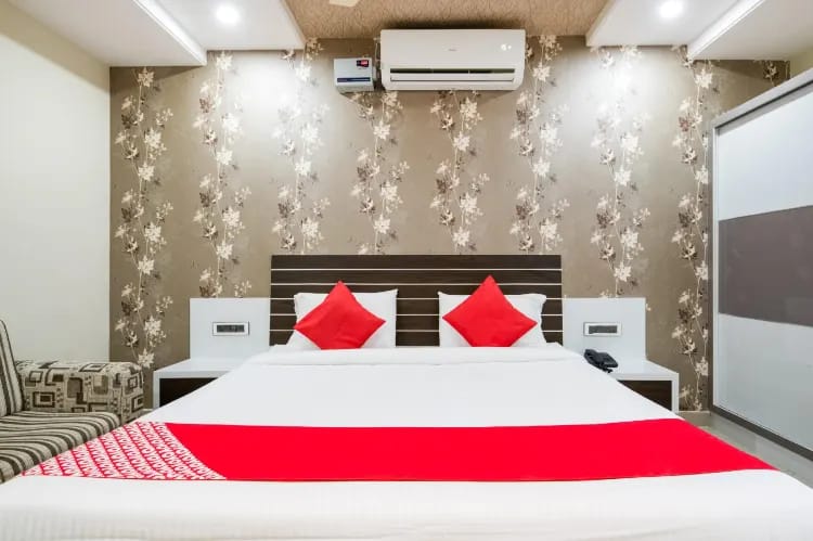J3 ROYAL GUEST ROOMS - Tap to explore photos