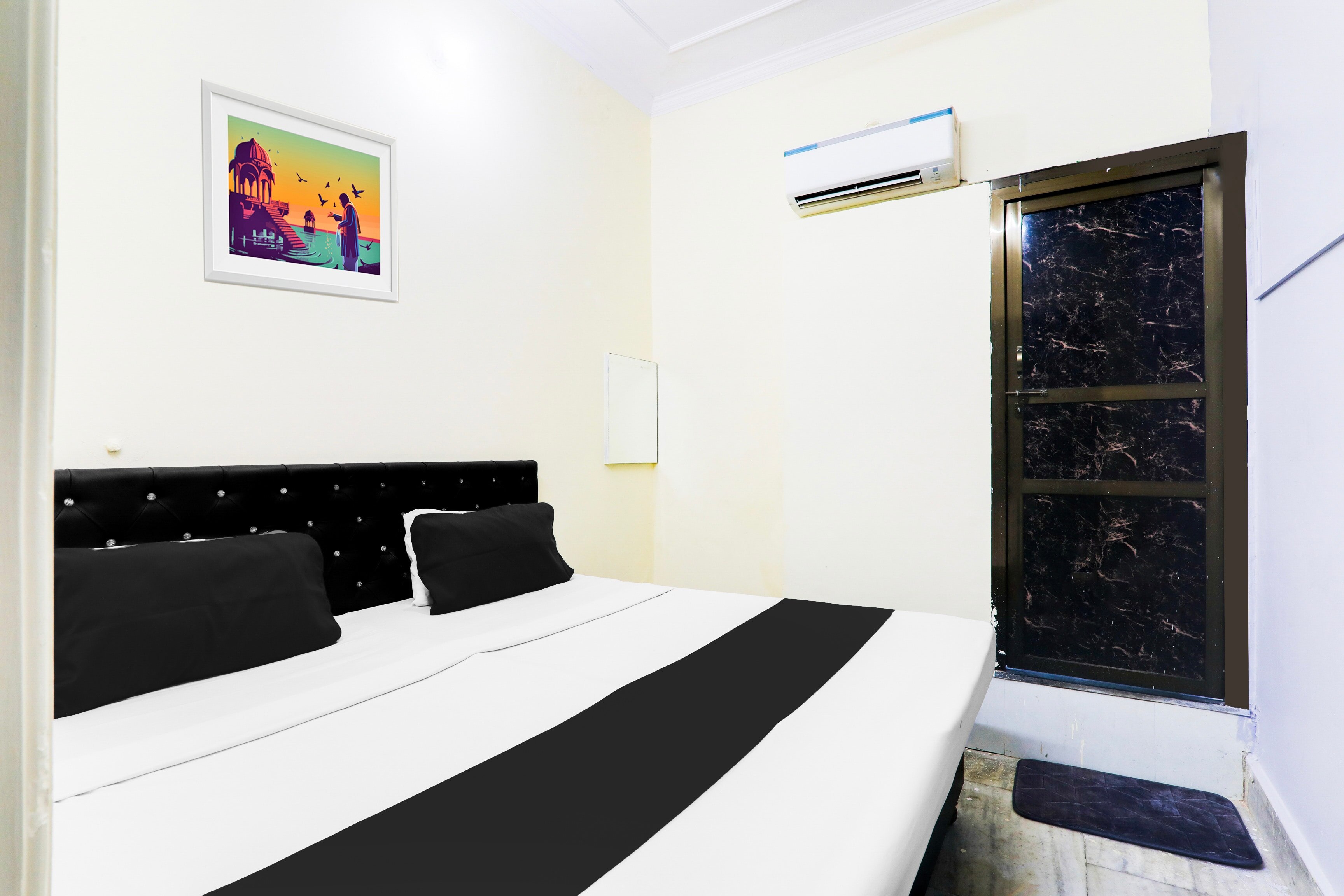 Hotel O Kashi Paradise Maidagin Varanasi by CLOVETREE - Tap to explore photos