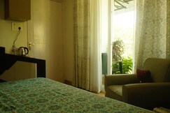 Hibiscus homestay, Mayang