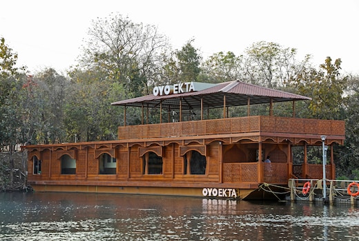 Ekta Houseboat Statue Of Unity Kevadia
