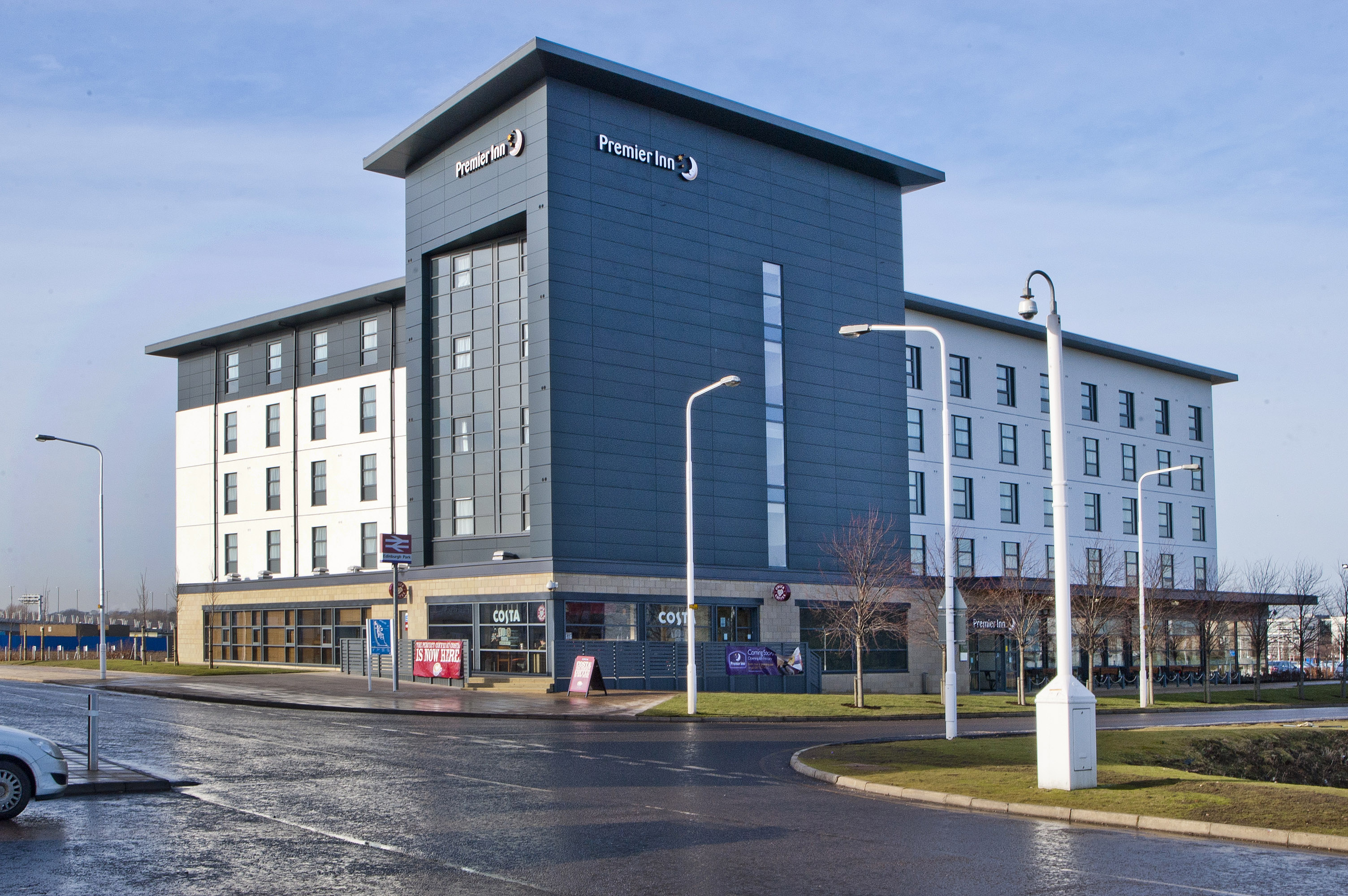 Premier Inn Edinburgh Park (Airport) - Tap to explore photos