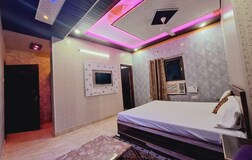 Deluxe Luxury Double Bedroom