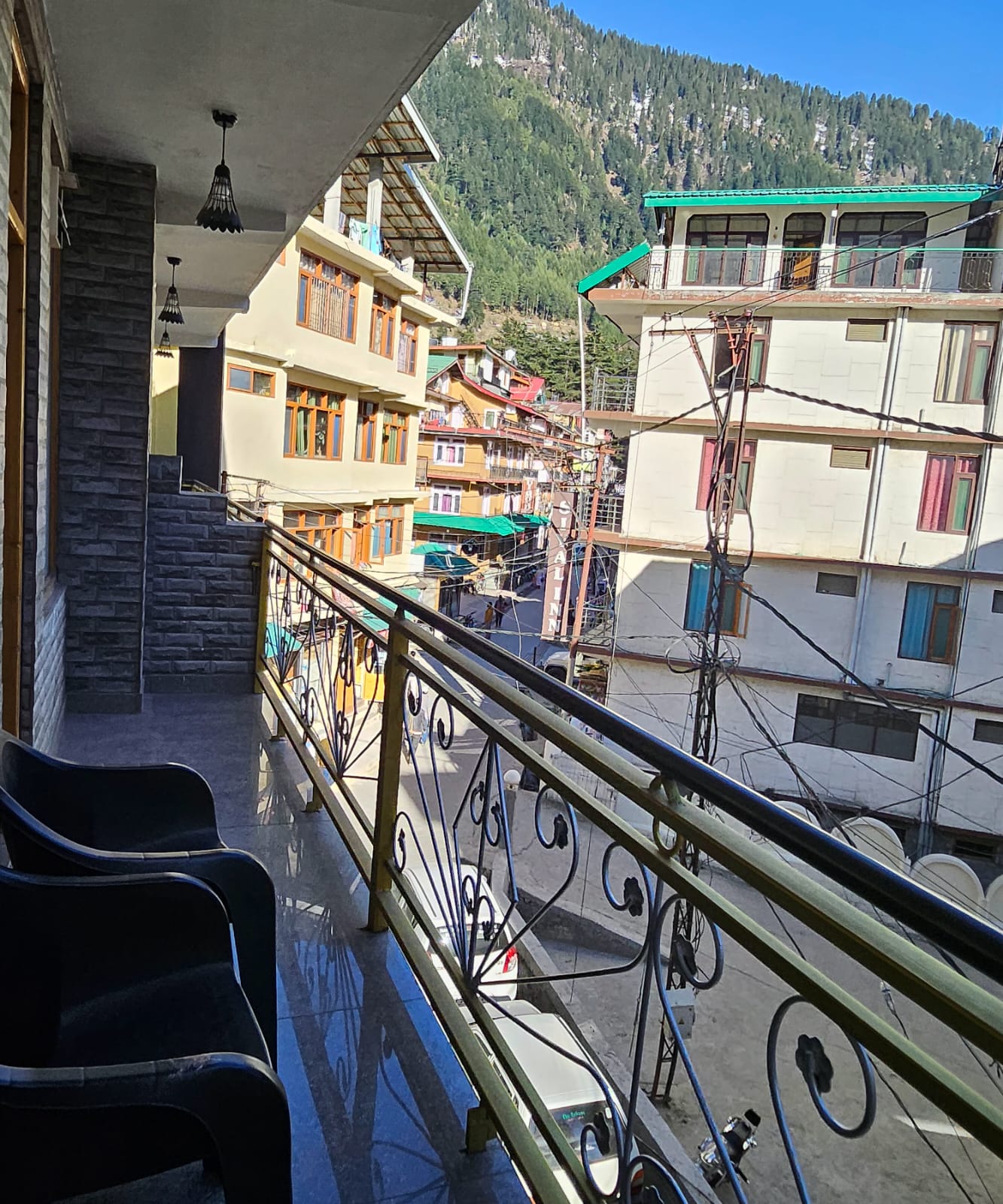 New Rohtang Inn - The Mall Road - Tap to explore photos