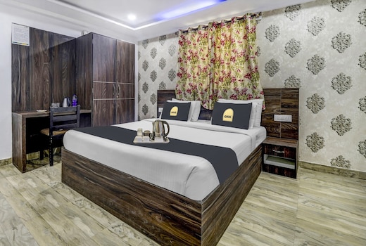 Townhouse OAK SRK White Inn Near Ragigudda Sri Prasanna Anjaneyaswamy Temple