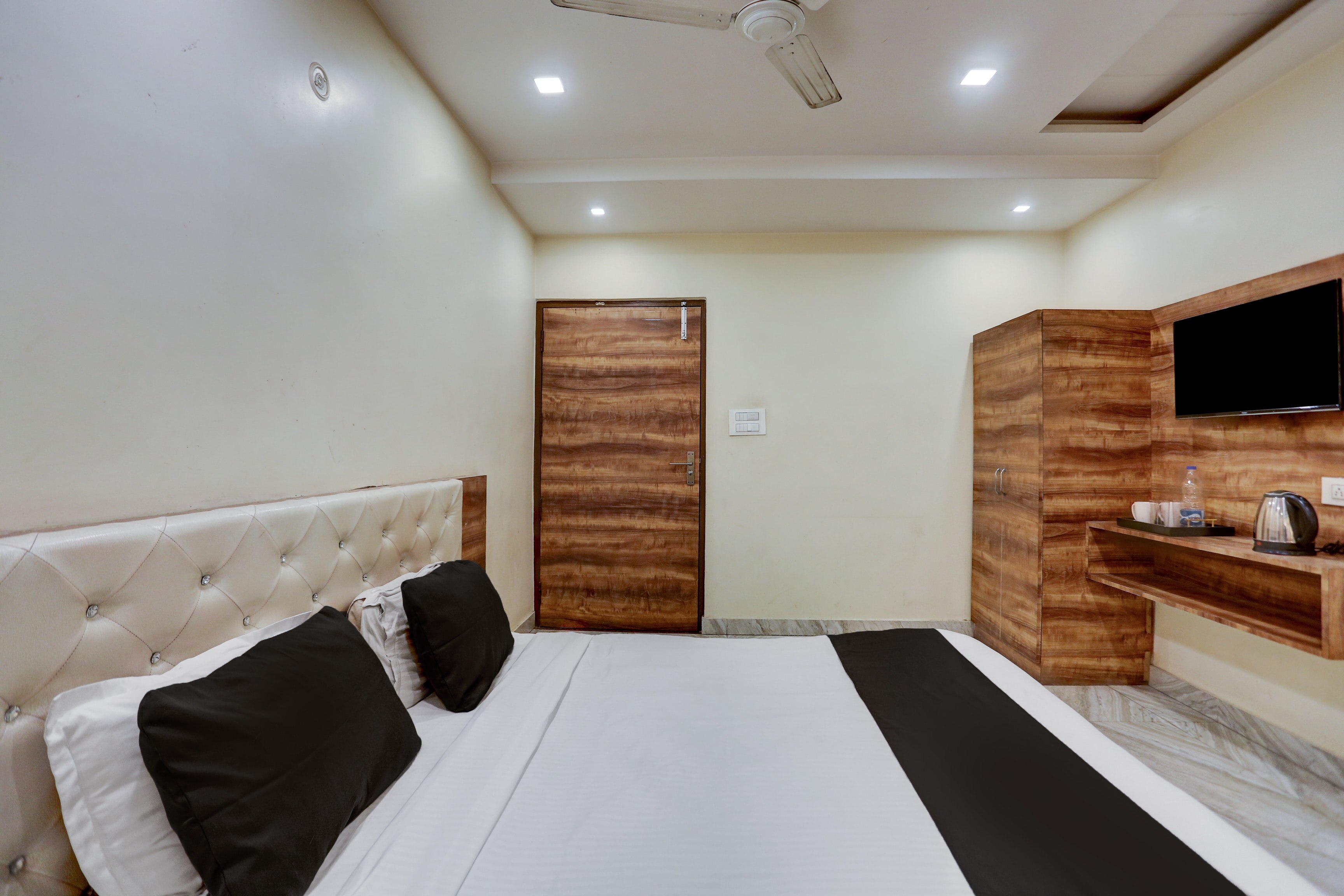 SPOT ON Sai P Guest House - Tap to explore photos
