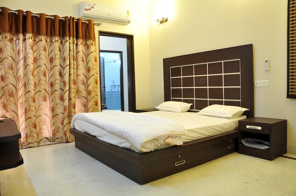 Mohini Home Stay - Tap to explore photos