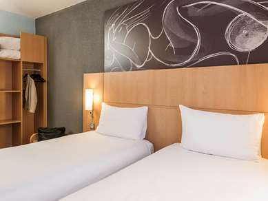 ibis Paris Vaugirard Porte de Versailles - Tap to explore photos