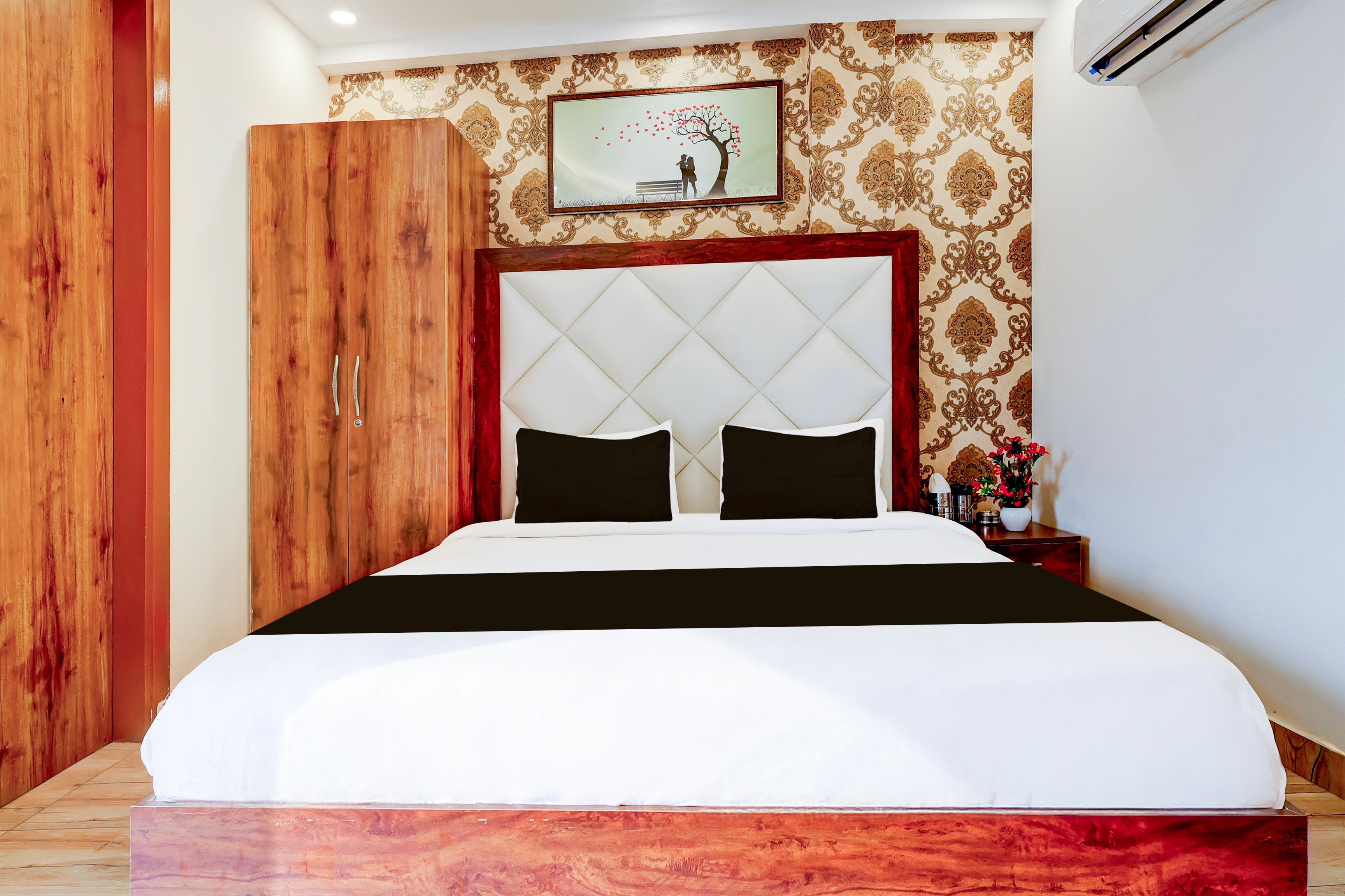 SHREE JII LUXURY HOTEL - Tap to explore photos