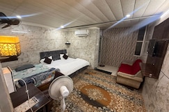 Royal Residency near bankey bihari temple, Vrindavan