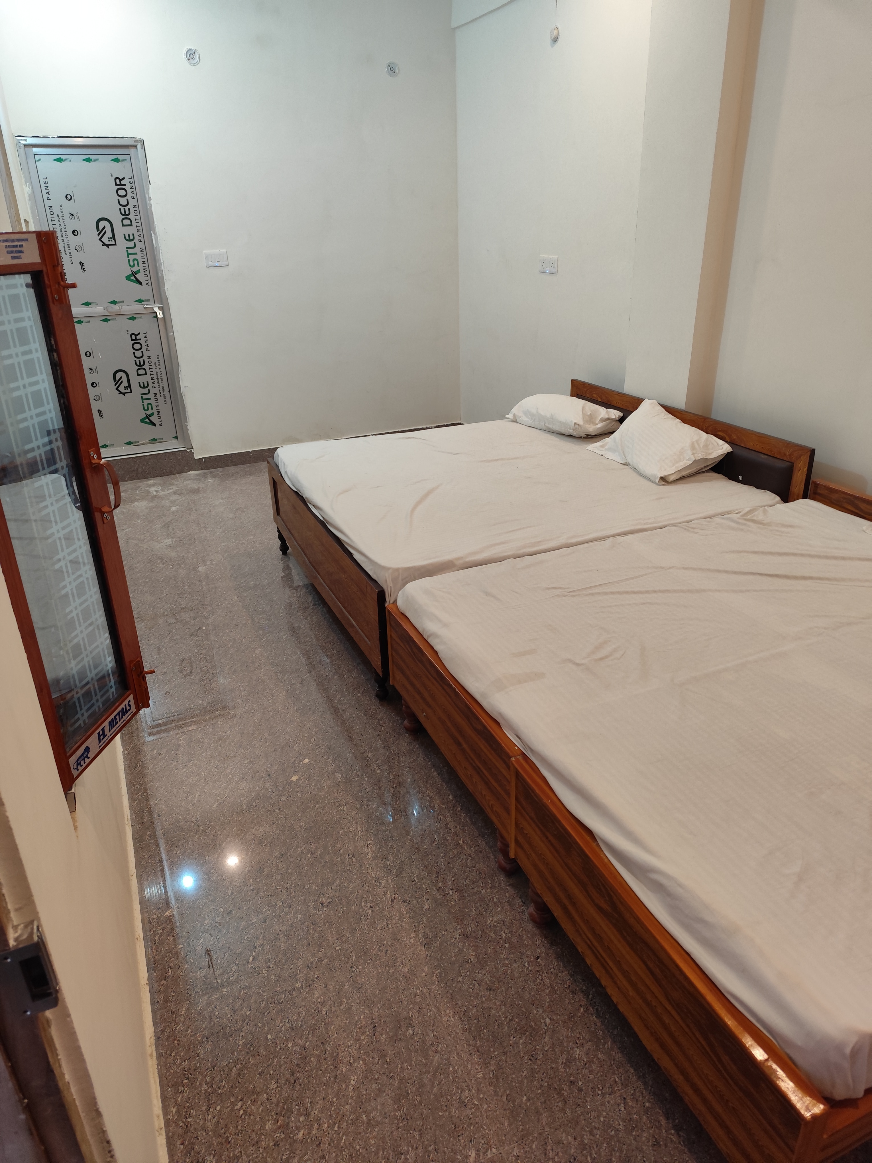 Ganpati Guest House - Tap to explore photos