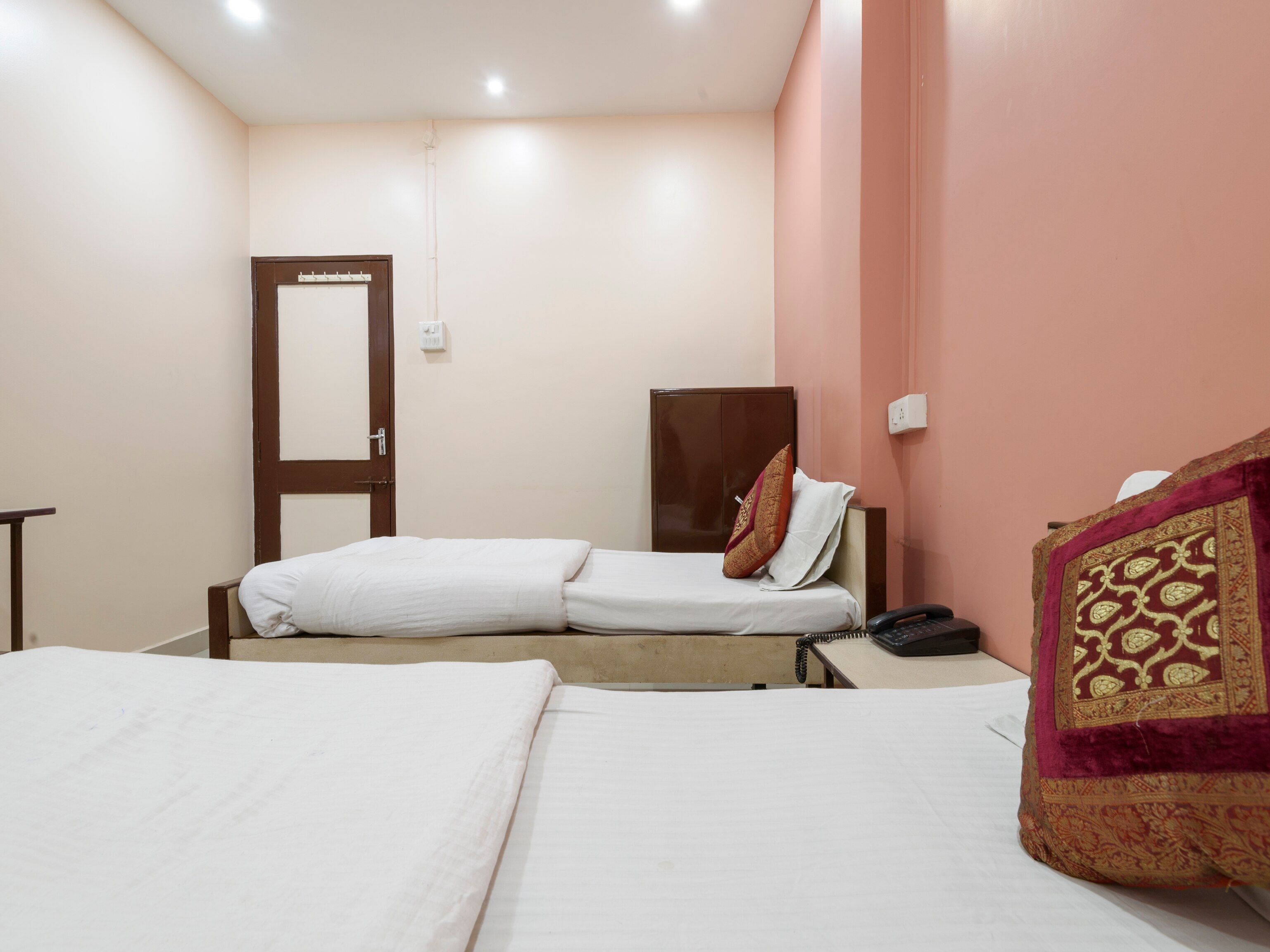 Hotel Gomatgiri 4
