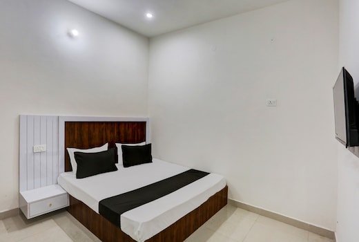 Hotel O Rajhans