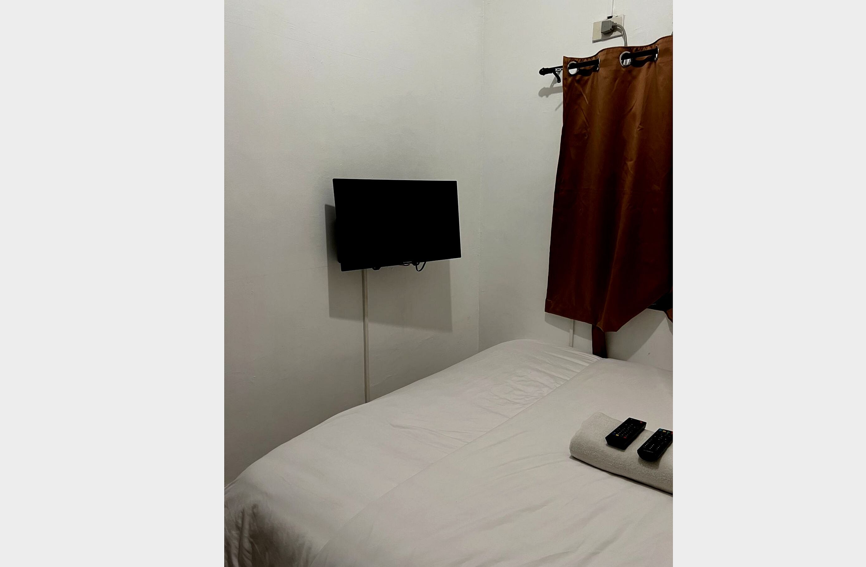 Vaccinated Staff - OYO 882 City Stay Inns Makati City Hall - Tap to explore photos