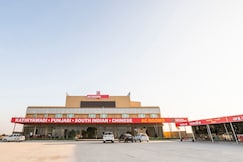 Hotel O Parth, Bhachau