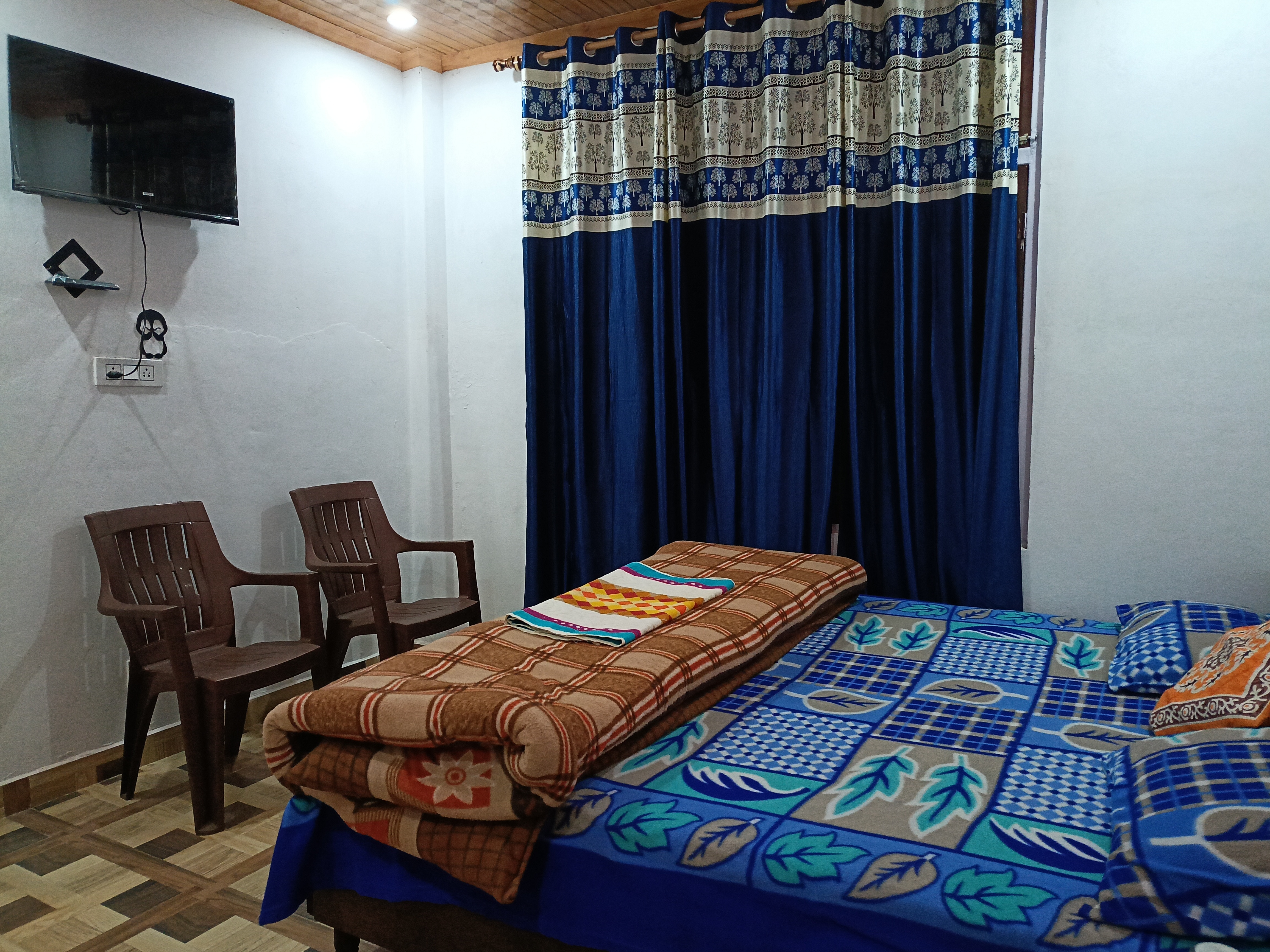 Anthal Paying Guest House - Tap to explore photos