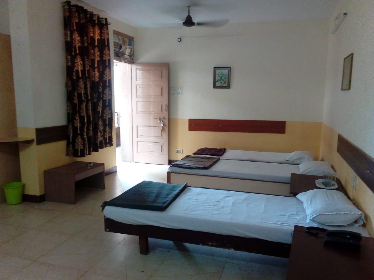 i-ROOMZ Hotel Samrat Ashok - Tap to explore photos